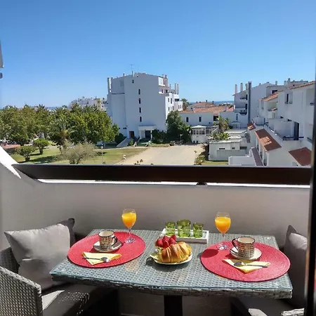 Oura Spot Apartmán *